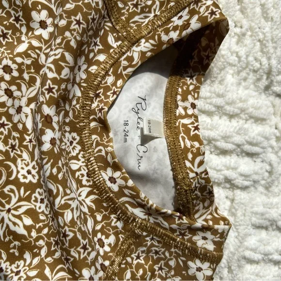 3/$15 Rylee + Crew Rashguard - Picture 4 of 5